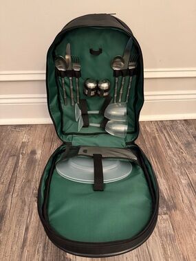 Green Picnic Dining Set Backpack with Utensils and Glassware
